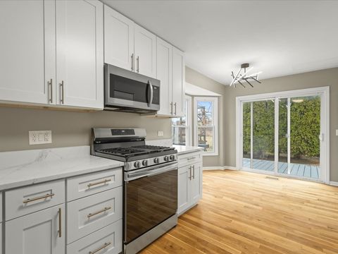 Tiny photo for 256 Hill N Dale Court, Gurnee, IL 60031 (MLS # 12583118)