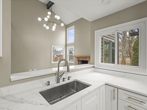 Tiny photo for 256 Hill N Dale Court, Gurnee, IL 60031 (MLS # 12583118)