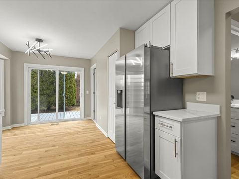 Tiny photo for 256 Hill N Dale Court, Gurnee, IL 60031 (MLS # 12583118)