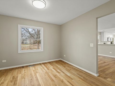 Tiny photo for 256 Hill N Dale Court, Gurnee, IL 60031 (MLS # 12583118)