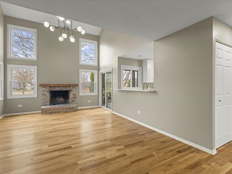 Tiny photo for 256 Hill N Dale Court, Gurnee, IL 60031 (MLS # 12583118)