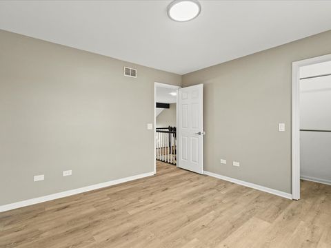 Tiny photo for 256 Hill N Dale Court, Gurnee, IL 60031 (MLS # 12583118)