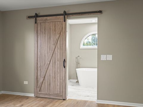 Tiny photo for 256 Hill N Dale Court, Gurnee, IL 60031 (MLS # 12583118)