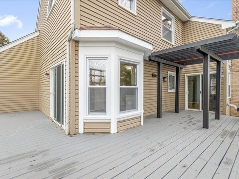 Tiny photo for 256 Hill N Dale Court, Gurnee, IL 60031 (MLS # 12583118)