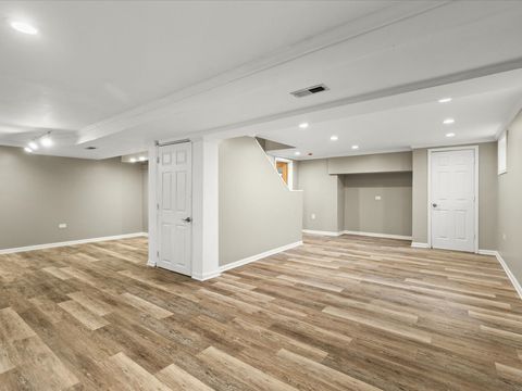 Tiny photo for 256 Hill N Dale Court, Gurnee, IL 60031 (MLS # 12583118)