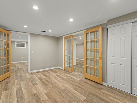 Tiny photo for 256 Hill N Dale Court, Gurnee, IL 60031 (MLS # 12583118)