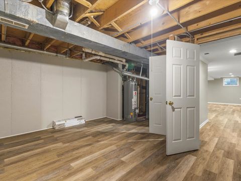 Tiny photo for 256 Hill N Dale Court, Gurnee, IL 60031 (MLS # 12583118)