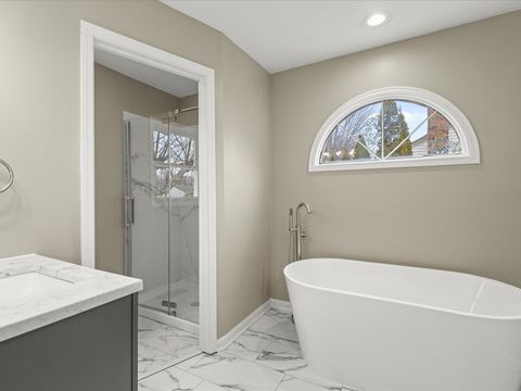 Tiny photo for 256 Hill N Dale Court, Gurnee, IL 60031 (MLS # 12583118)