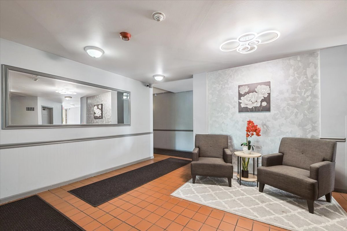 Rolling Meadows, Illinois 60008, United States, 1 Bedroom Bedrooms, ,1 BathroomBathrooms,Residential,Contingent,210760