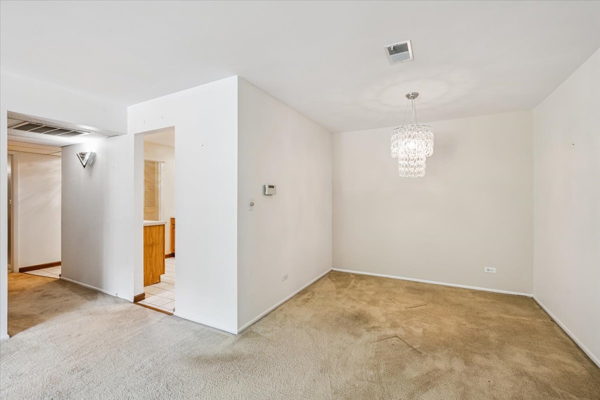 Rolling Meadows, Illinois 60008, United States, 1 Bedroom Bedrooms, ,1 BathroomBathrooms,Residential,Contingent,210760