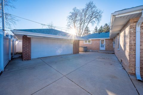 Tiny photo for 5919 W 109th Place, Chicago Ridge, IL 60415 (MLS # 12534324)