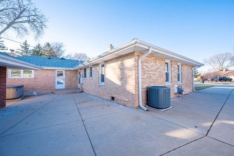 Tiny photo for 5919 W 109th Place, Chicago Ridge, IL 60415 (MLS # 12534324)