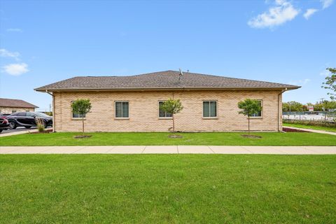 Tiny photo for 19558 S Harlem Avenue #5, Frankfort, IL 60423 (MLS # 12524910)