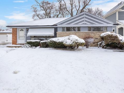 Photo of 413 N Ridgeland Avenue, Elmhurst, IL 60126 (MLS # 12595420)