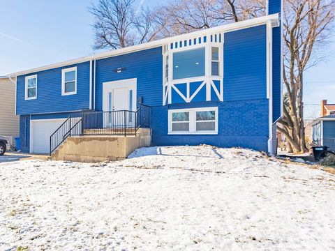 Tiny photo for 1116 S Busse Road, Mount Prospect, IL 60056 (MLS # 12553176)