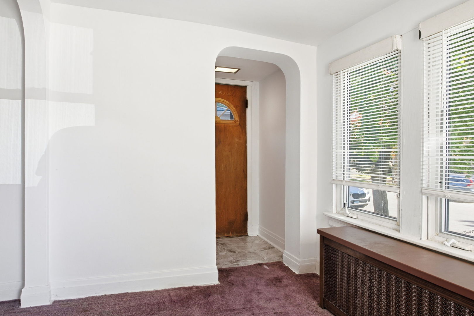 4562 N Mulligan