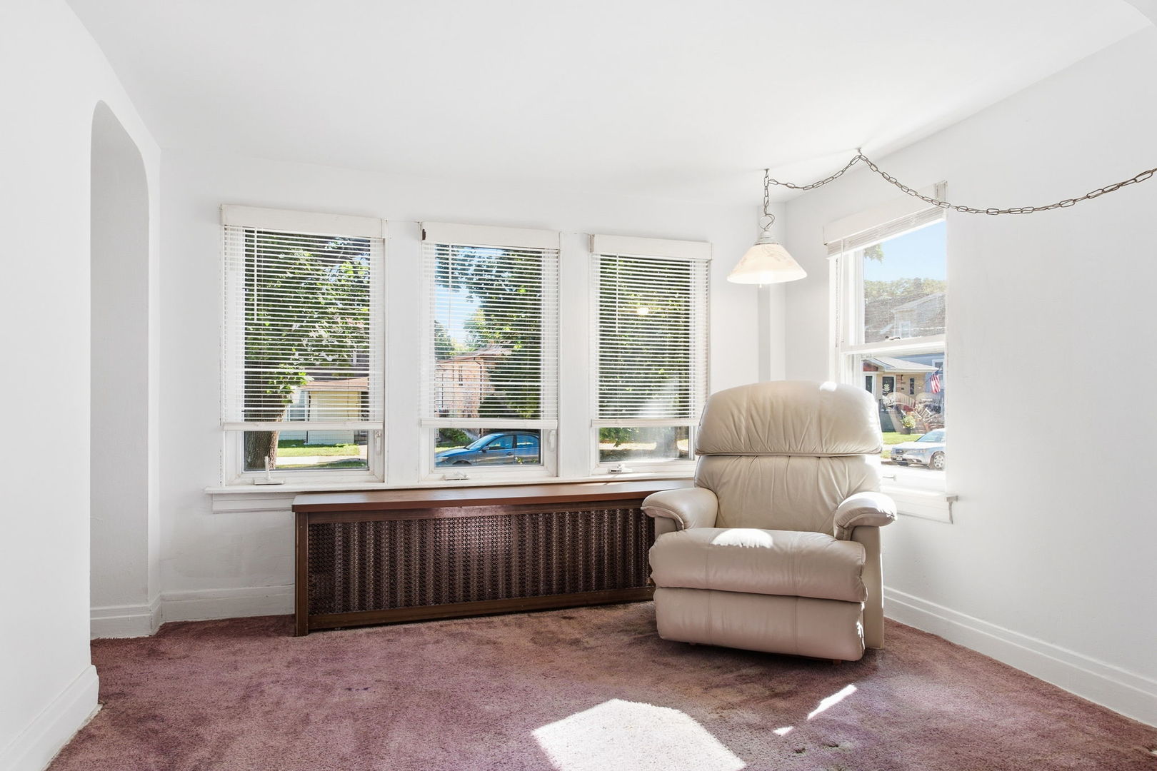 4562 N Mulligan