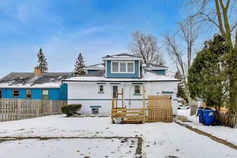 Tiny photo for 1638 Oakwood Avenue, Des Plaines, IL 60016 (MLS # 12589566)