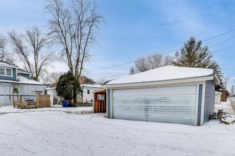 Tiny photo for 1638 Oakwood Avenue, Des Plaines, IL 60016 (MLS # 12589566)