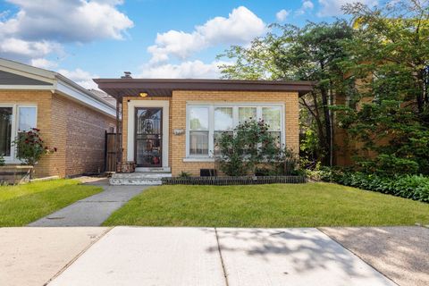 Photo of 5921 S Sawyer Avenue, Chicago, IL 60629 (MLS # 12661515)