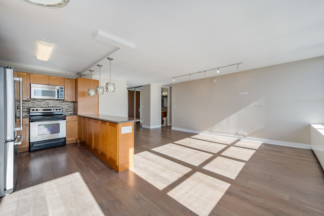 655 W Irving Park Road 5103