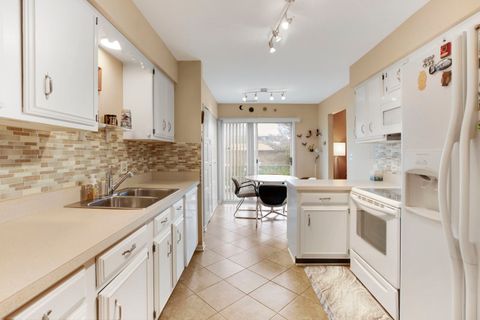 Tiny photo for 4050 Dundee Road #105, Northbrook, IL 60062 (MLS # 12570147)