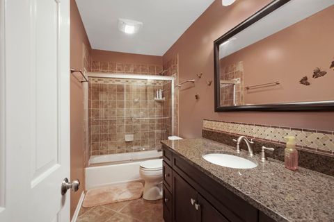 Tiny photo for 4050 Dundee Road #105, Northbrook, IL 60062 (MLS # 12570147)
