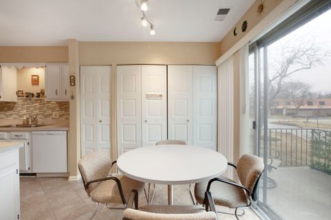 Tiny photo for 4050 Dundee Road #105, Northbrook, IL 60062 (MLS # 12570147)