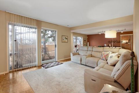 Tiny photo for 4050 Dundee Road #105, Northbrook, IL 60062 (MLS # 12570147)