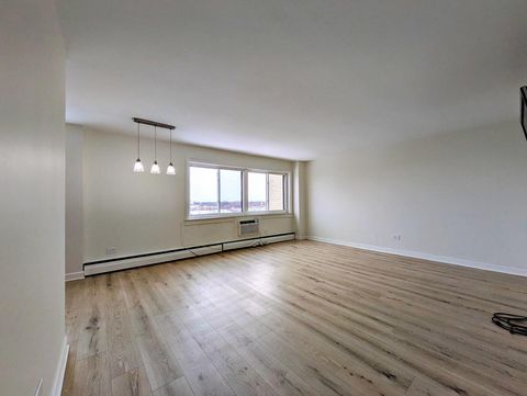 Tiny photo for 7540 N RIDGE Boulevard #6C, Chicago, IL 60645 (MLS # 12562449)