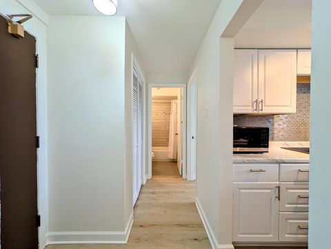 Tiny photo for 7540 N RIDGE Boulevard #6C, Chicago, IL 60645 (MLS # 12562449)