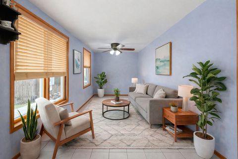 Tiny photo for 3412 N Orange Avenue, Chicago, IL 60634 (MLS # 12601988)