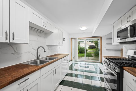 Tiny photo for 841 Oxford Place, Wheeling, IL 60090 (MLS # 12463988)