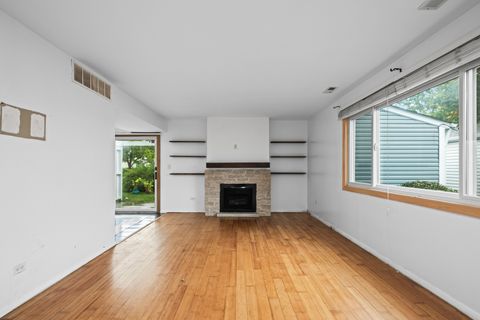 Tiny photo for 841 Oxford Place, Wheeling, IL 60090 (MLS # 12463988)
