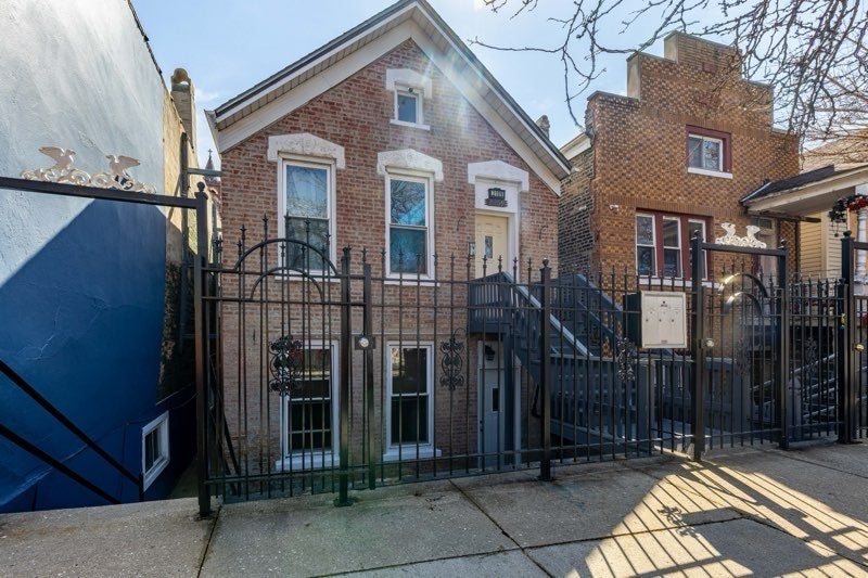 2109 W Cullerton Street