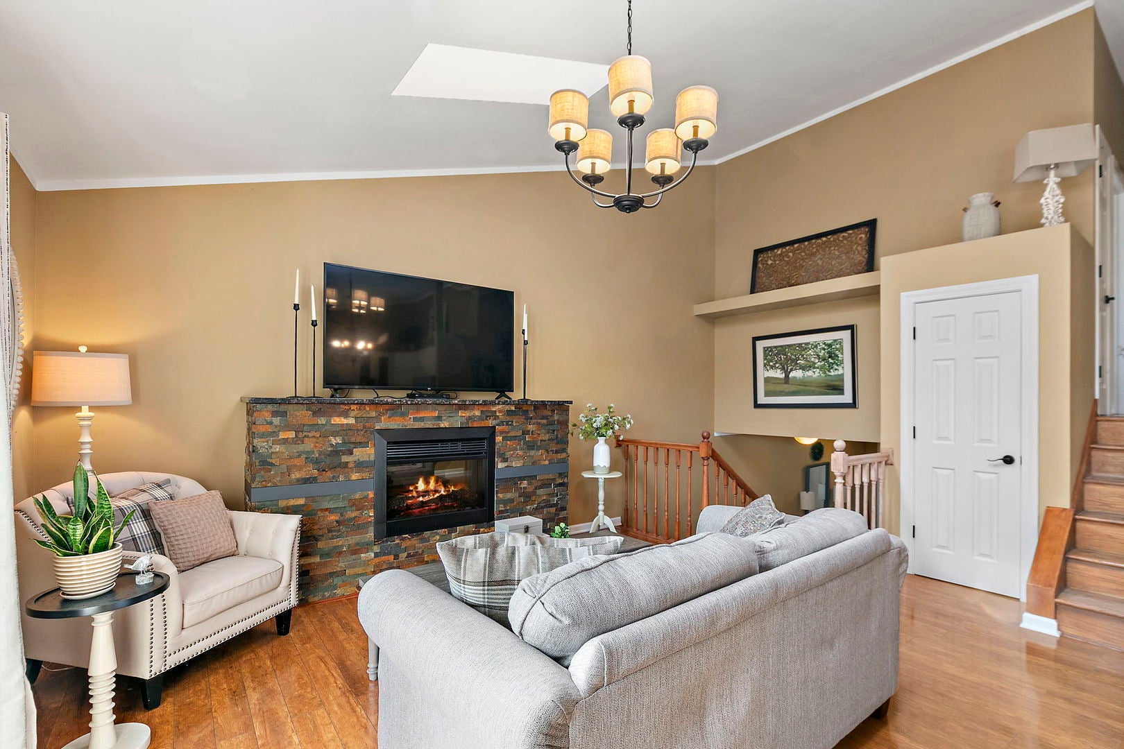 944 VIEWPOINT Drive
