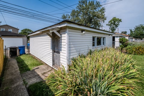Tiny photo for 10226 S Torrence Avenue, Chicago, IL 60617 (MLS # 12752044)