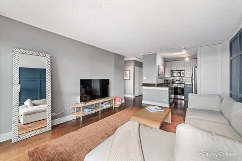 Tiny photo for 450 W BRIAR Place #13D, Chicago, IL 60657 (MLS # 12541396)