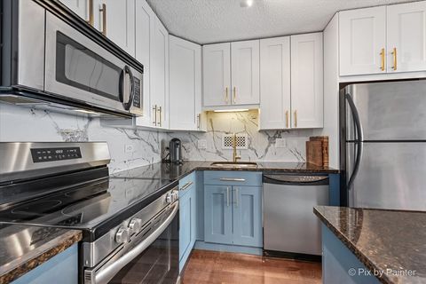 Tiny photo for 450 W BRIAR Place #13D, Chicago, IL 60657 (MLS # 12541396)