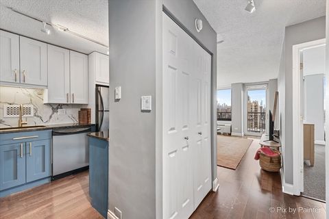 Tiny photo for 450 W BRIAR Place #13D, Chicago, IL 60657 (MLS # 12541396)