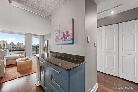 Tiny photo for 450 W BRIAR Place #13D, Chicago, IL 60657 (MLS # 12541396)