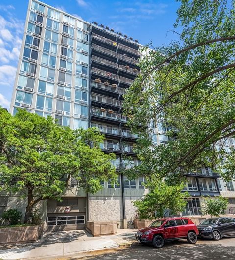 Photo of 450 W BRIAR Place #13D, Chicago, IL 60657 (MLS # 12541396)