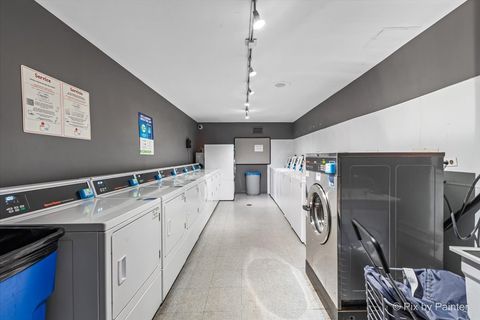 Tiny photo for 450 W BRIAR Place #13D, Chicago, IL 60657 (MLS # 12541396)