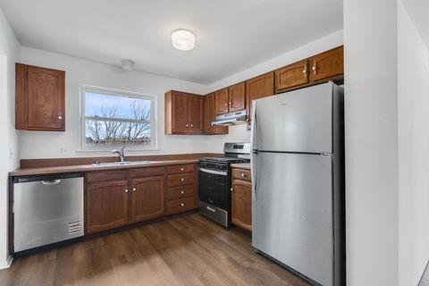 Tiny photo for 4 Lexington Court, Streamwood, IL 60107 (MLS # 12577583)