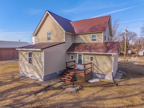 Tiny photo for 207 E Maple Street, Chatsworth, IL 60921 (MLS # 12565426)