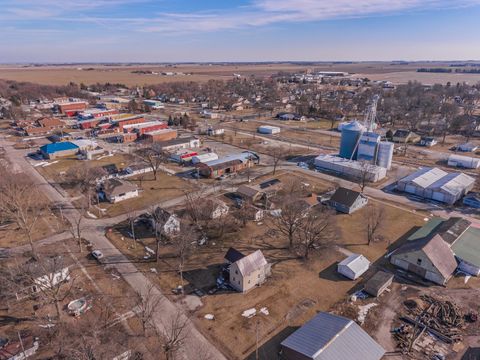 Tiny photo for 207 E Maple Street, Chatsworth, IL 60921 (MLS # 12565426)