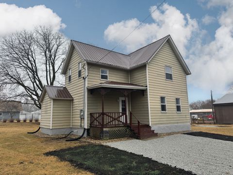 Tiny photo for 207 E Maple Street, Chatsworth, IL 60921 (MLS # 12565426)