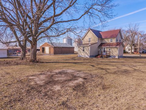 Tiny photo for 207 E Maple Street, Chatsworth, IL 60921 (MLS # 12565426)