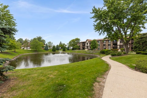 Tiny photo for 525 Cumnor Road #306, Westmont, IL 60559 (MLS # 12651042)
