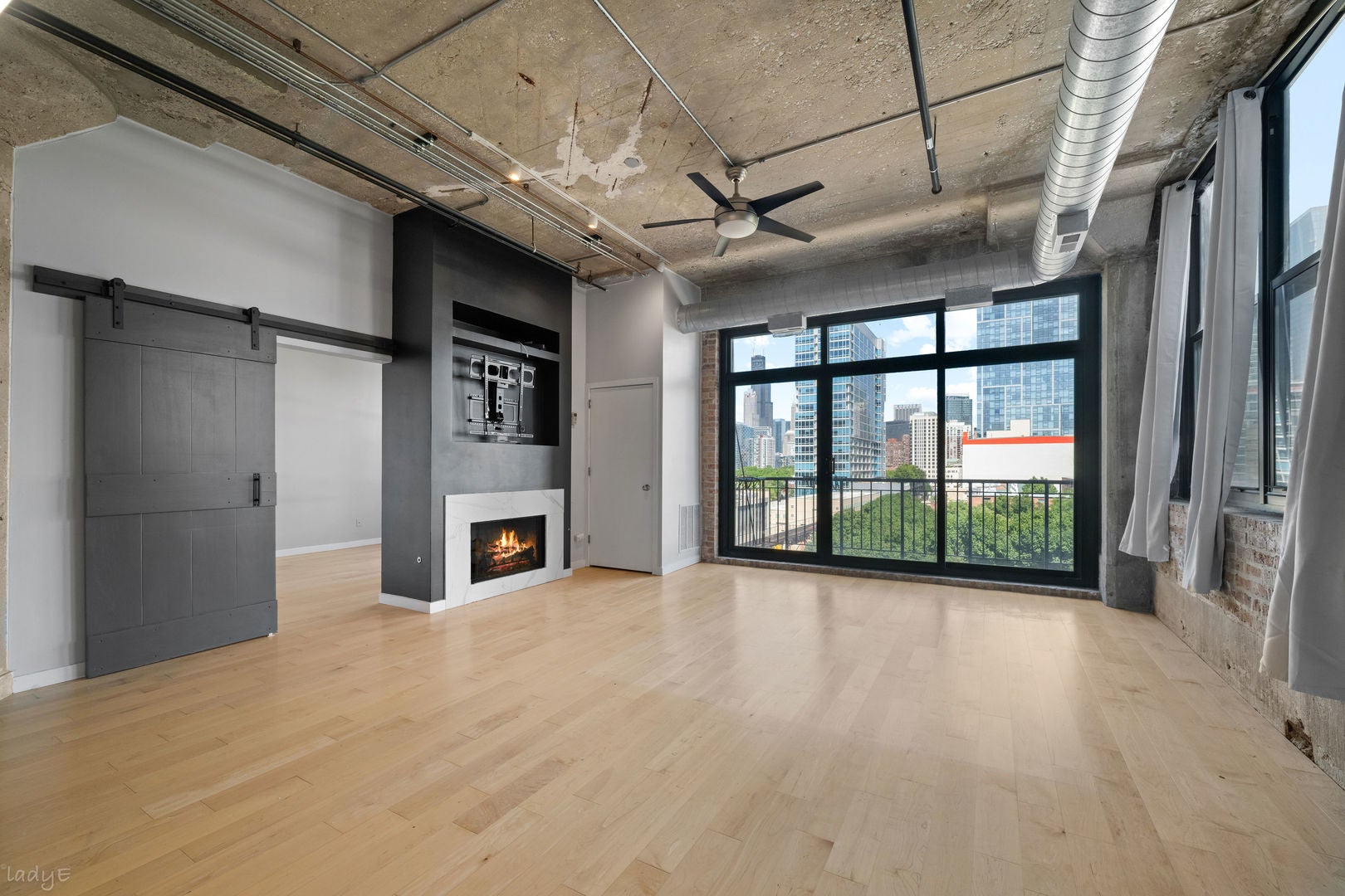 1516 S Wabash Avenue 606
